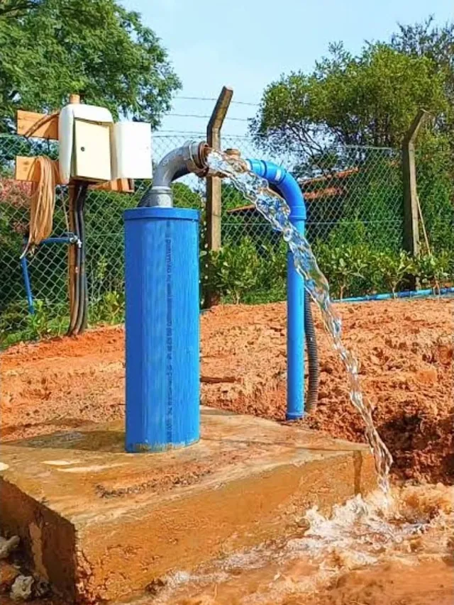 Água jorrando no fim da obra